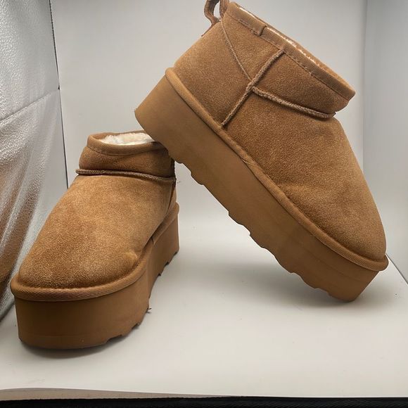 CUSHIONAIRE Women's COZY Genuine Suede pull on platform boot +Memory Foam SIZE 9 - Picture 6 of 7